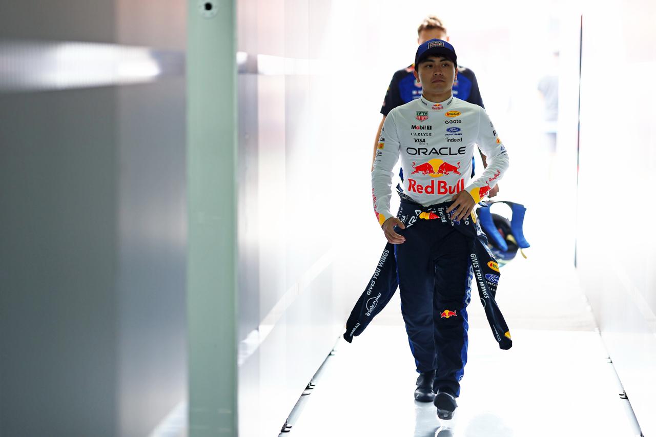 Ayumu Iwasa Red Bull Racing FP1 kask taşıyor Mexico City GP 2026