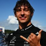 Kimi Antonelli Mercedes podyum kupası şampanya kutlama 2026