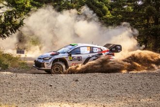 Kocaeli Büyükşehir Rallisi 2026 WRC ralli aracı çakıl yolda