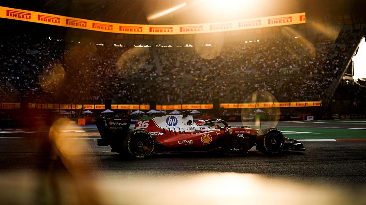 Charles Leclerc Ferrari SF-26 Mexico City GP 2026 gün batımı tribünler