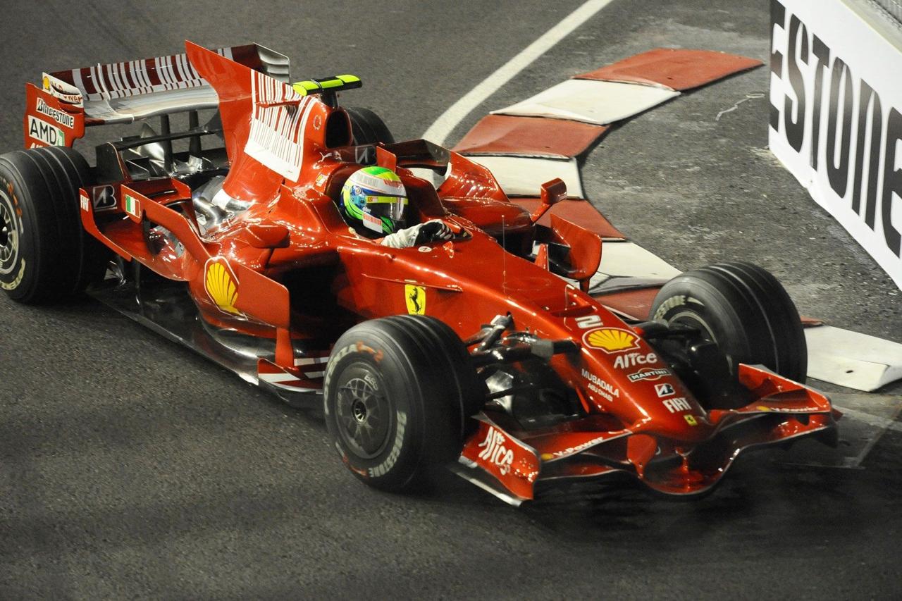Massa Ferrari pit felaketi yakit hortumu Singapur 2008