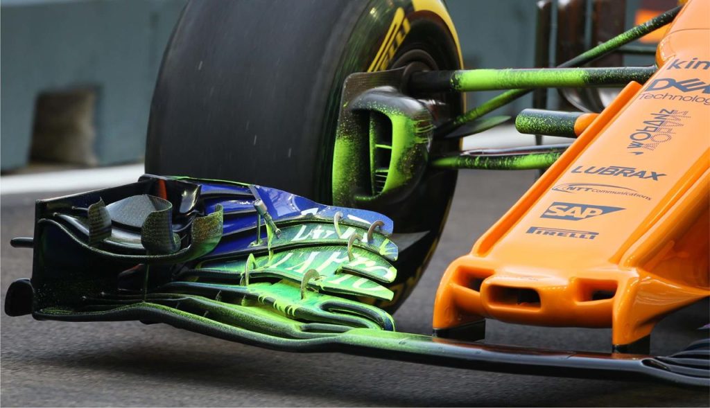 McLaren MCL33 flow viz yeşil boya diffuser bargeboard detay hava akışı kanalları