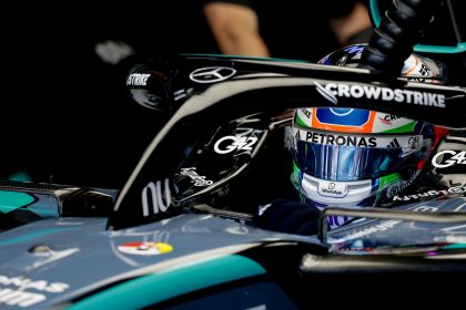 Mercedes AMG F1 sürücüsü kokpit içi portre Petronas kask halo CrowdStrike WhatsApp G42 sponsor 2026