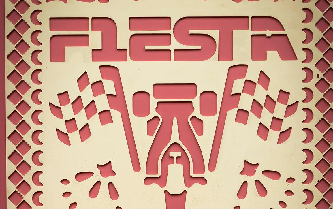 F1esta Mexico City Grand Prix papel picado sanatı F1 araba damalı bayrak Meksika