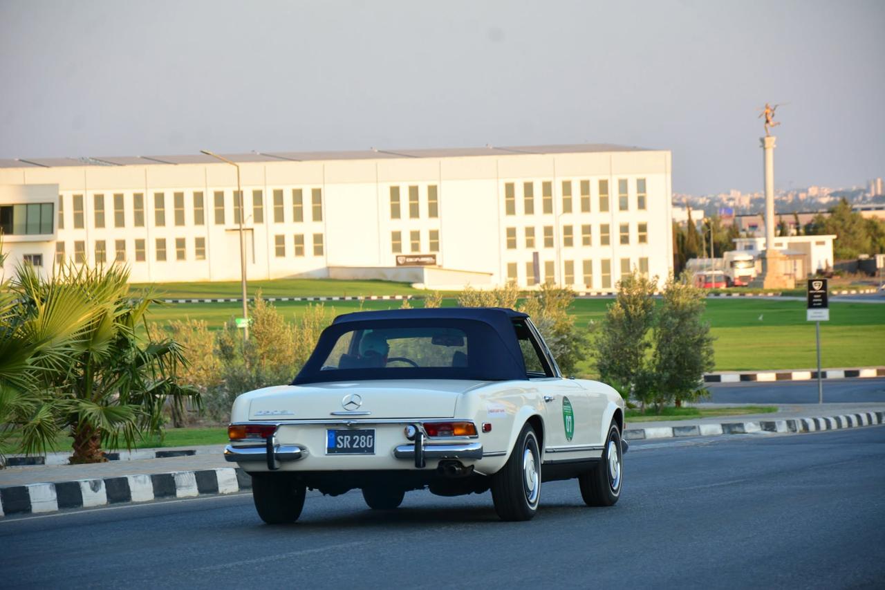 Mercedes-Benz 280 SL Pagoda klasik otomobil rallisi Türkiye 2026 — gün batımında