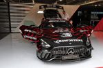 Mercedes-AMG Safety Car 2026 30. yıl özel kamuflaj livery CrowdStrike FIA F1 garaj