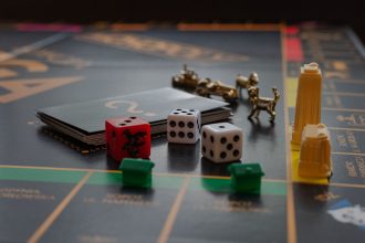 Monopoly Formula 1 Edition kutu oyunu Hasbro F1 ortakligi