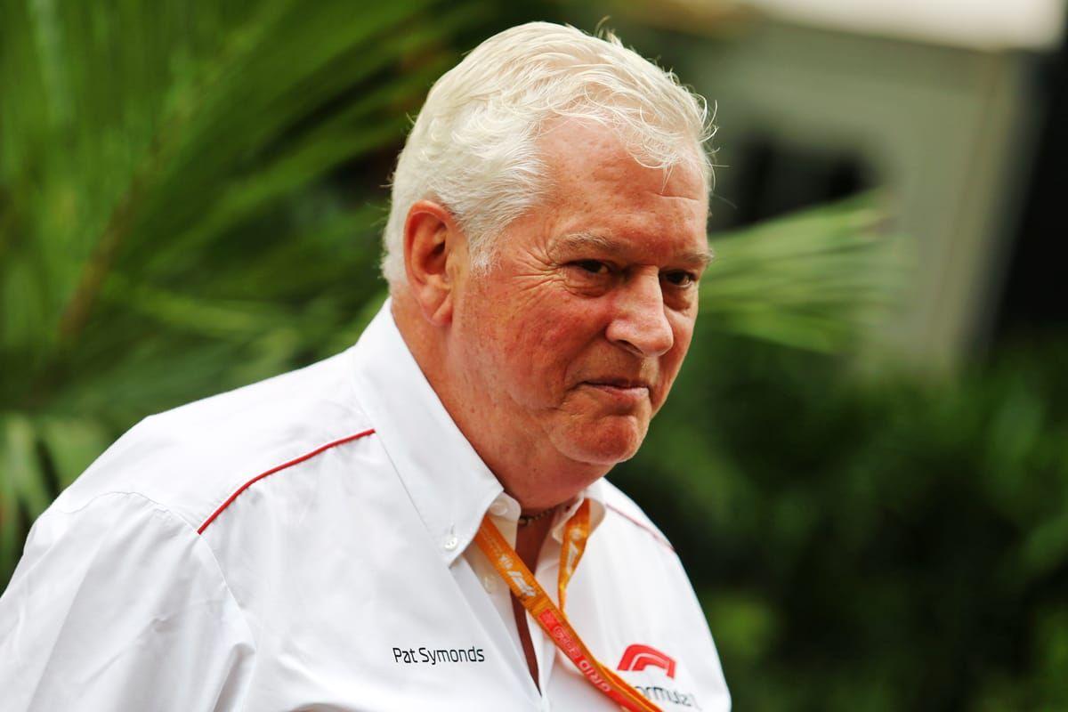 pat symonds beyaz gomlek formula isim etiketi paddock
