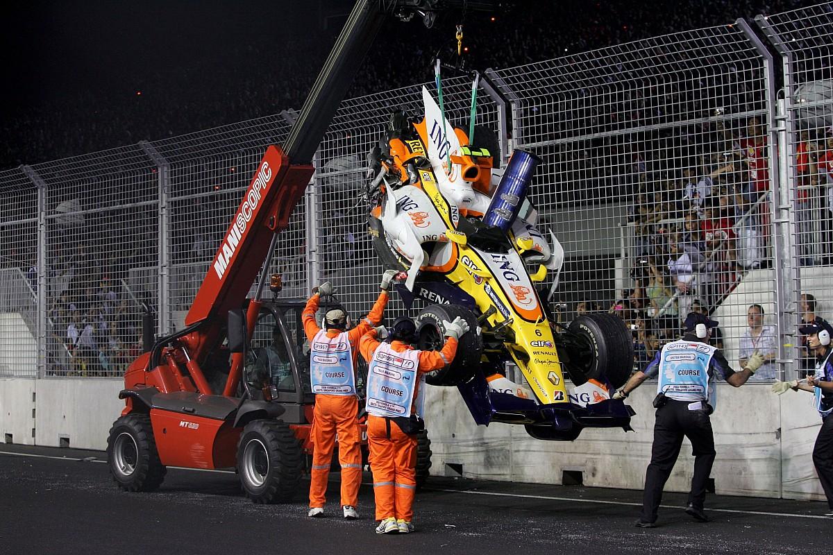 Renault R28 numara 6 vincle kaldiriliyor Crashgate Singapur 2008