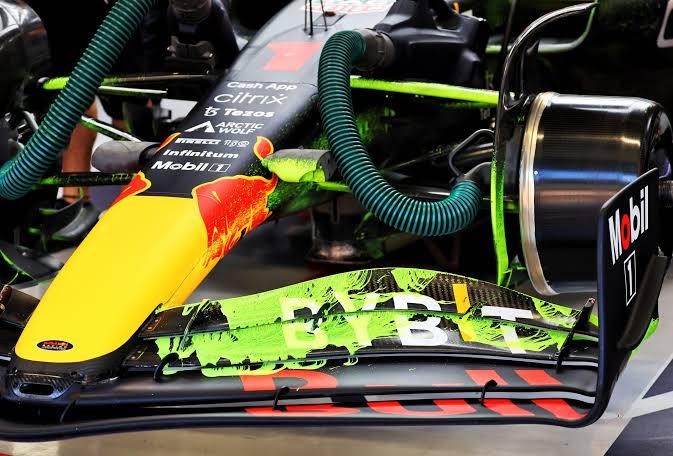 Red Bull RB18 çoklu renkli flow viz yeşil ve turuncu aynı anda ön kanat burun BYBIT Citrix Tezos Cash App 2022