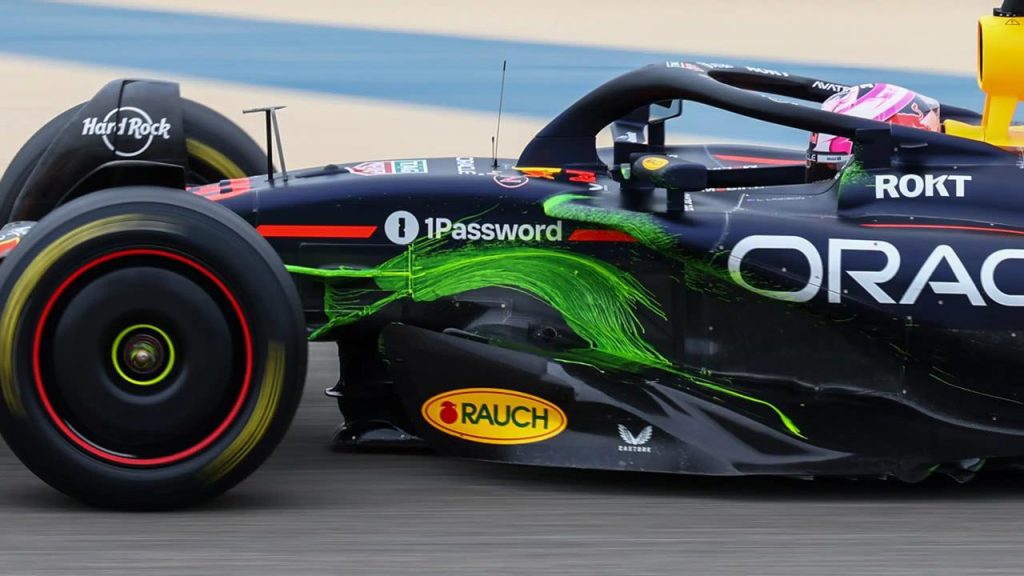 Red Bull RB19 flow viz yeşil boya hareket halinde alev sidepod Bahreyn F1 2023 Oracle 1Password