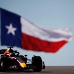 Red Bull F1 arabası Texas bayrağı önünde COTA ABD GP 2026