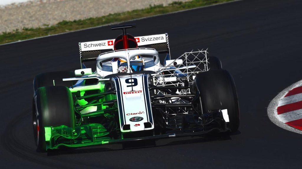 Sauber C37 hem aero rake kafesi hem flow viz yeşil boya aynı anda Barcelona test 2018 Marcus Ericsson Schweiz Claro