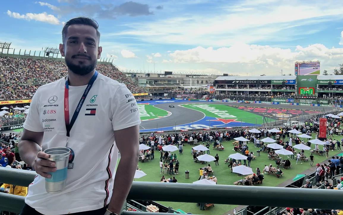 Meksikalı motorsport editörü Sergio Mexico City GP Paddock Club tribünden Mercedes polo Heineken 2024