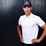 Toprak Razgatlıoğlu Red Bull şapkasıyla portre fotoğrafı 2026