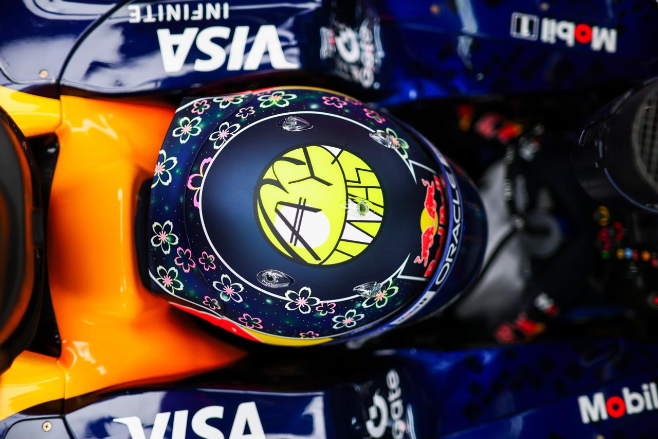 Max Verstappen Oracle Red Bull Racing blur Meksika bayrağı gece Mexico City GP 2026