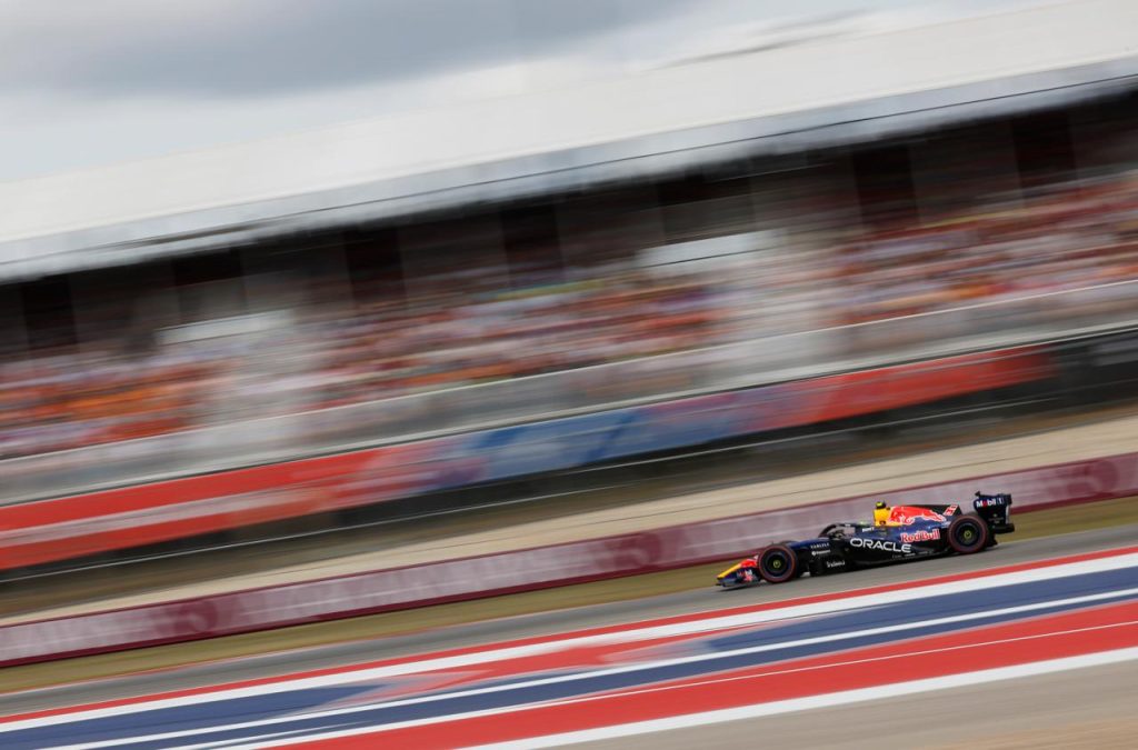 Max Verstappen RB22 Oracle panning pist duzlugu Amerikan rengi bordur COTA ABD GP 2026