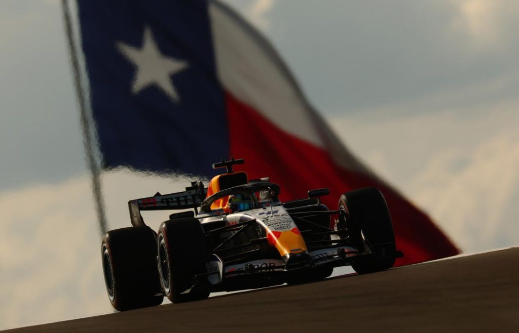 Max Verstappen RB22 Texas bayragi arka plan bokeh COTA ABD GP 2026