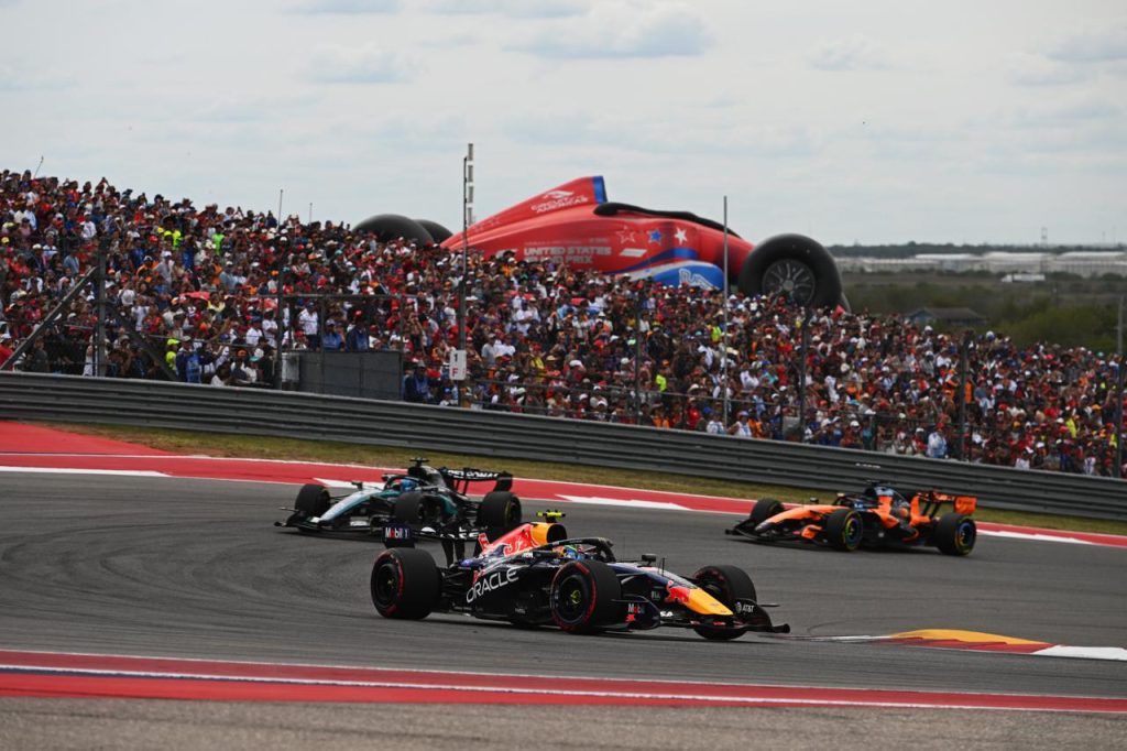 Verstappen start aninda McLaren Mercedes USGP sisman araba COTA ABD GP 2026