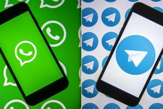 WhatsApp ve Telegram logoları telefonda — GüçlüF1 kanallarına katıl